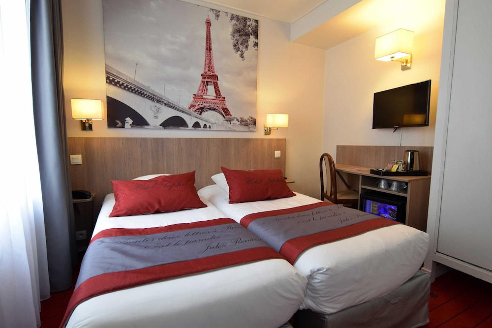 ROOM, TWIN BEDS