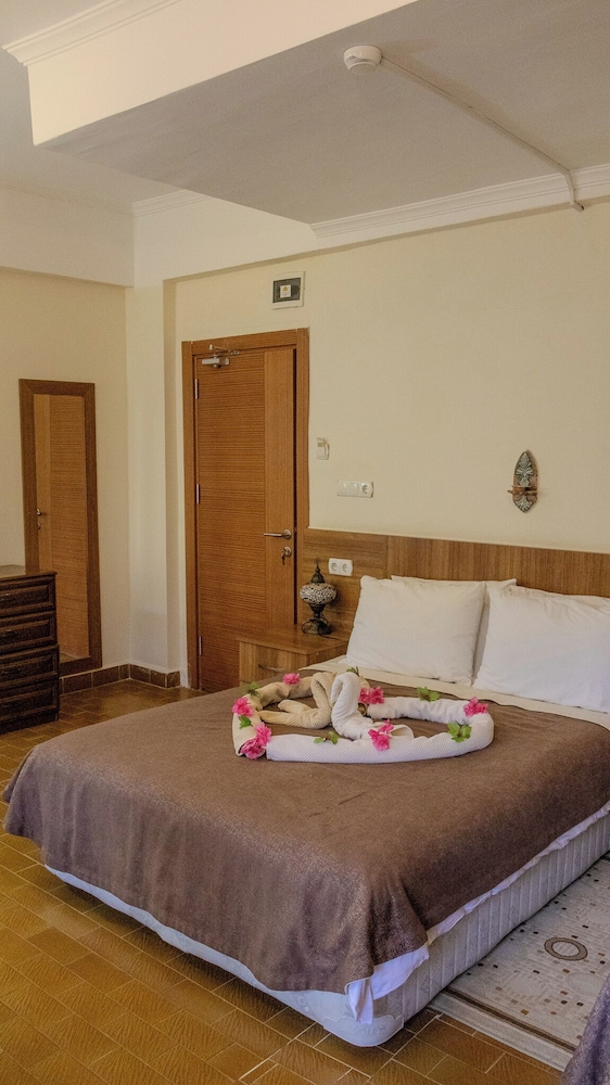 ECONOMY, QUEEN BED, GARDEN VIEW