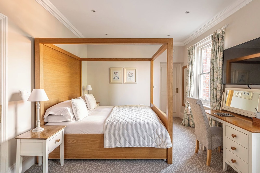 Deluxe, Single, Double Bed