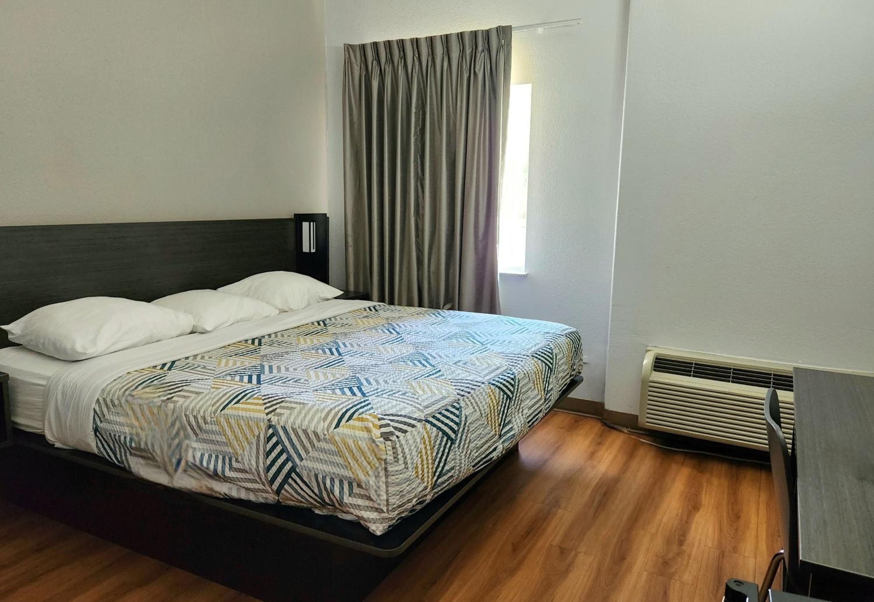 Room, King Bed