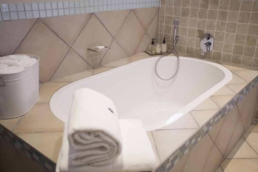 The Browns' Luxury Guest Suites 38/38