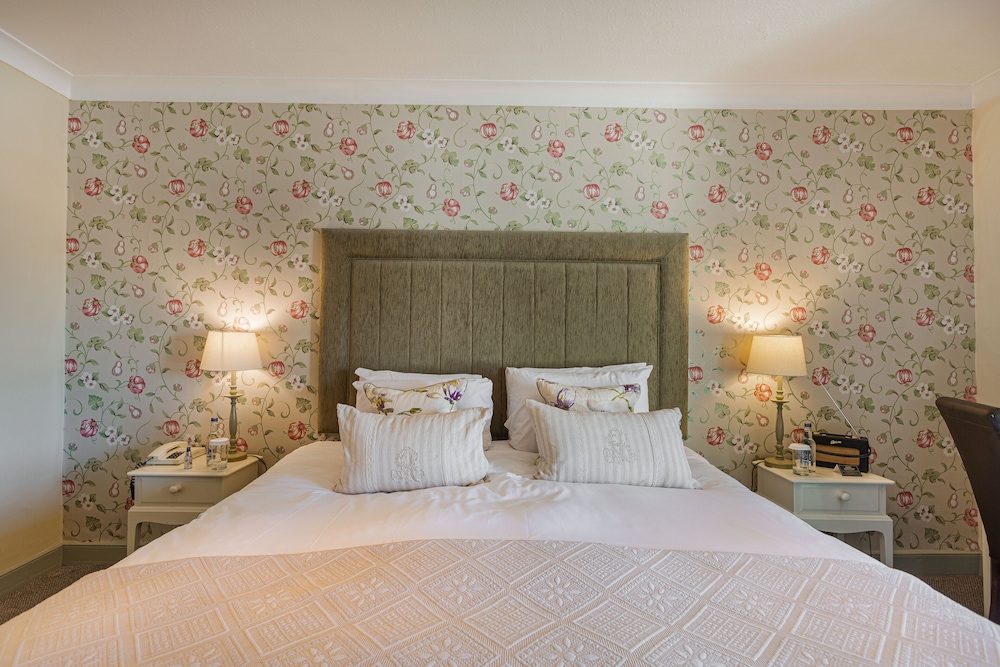 The Feathers Hotel 17/50