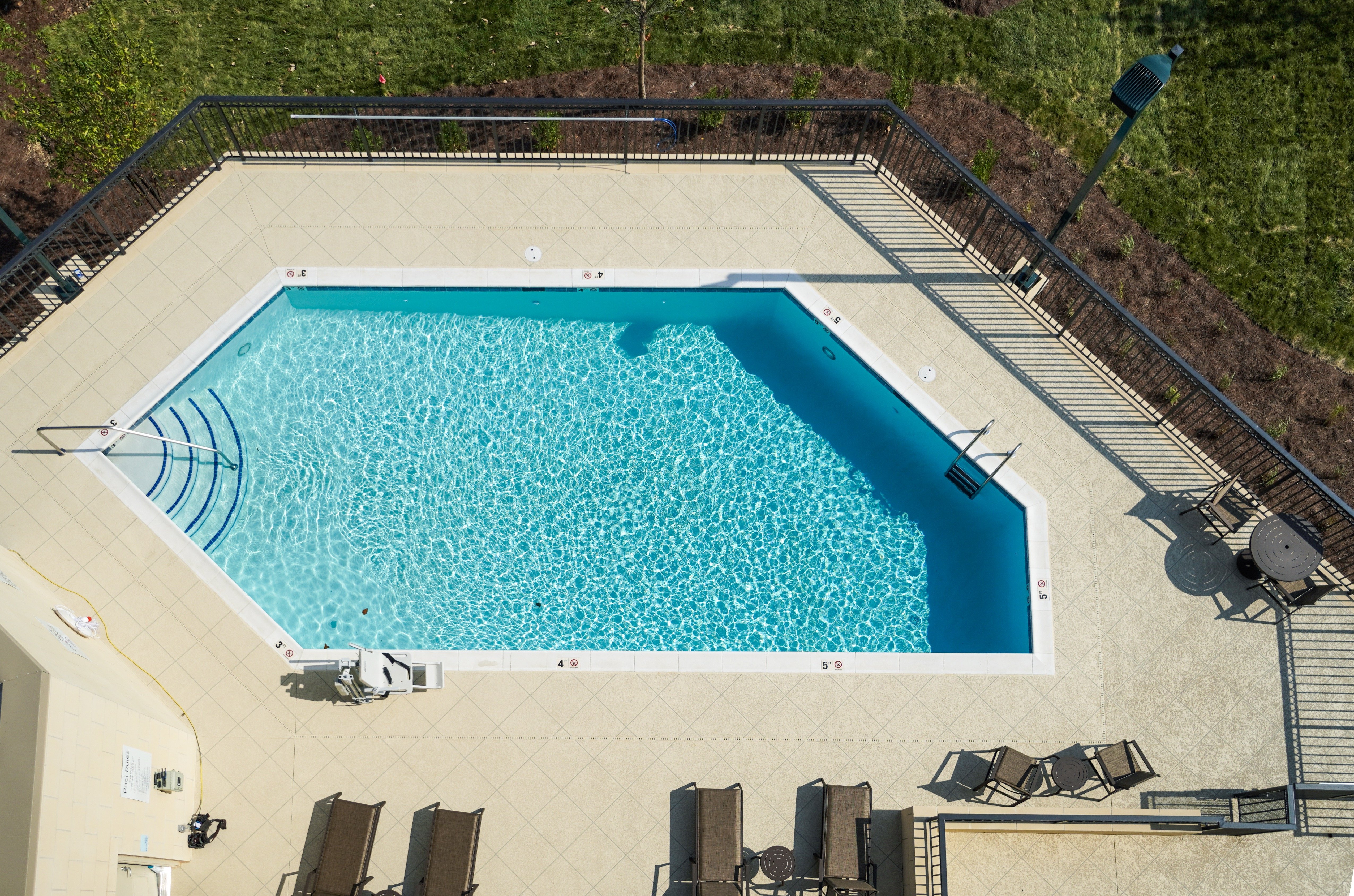 Holiday Inn Express & Suites Franklin - Berry Farms 45/77