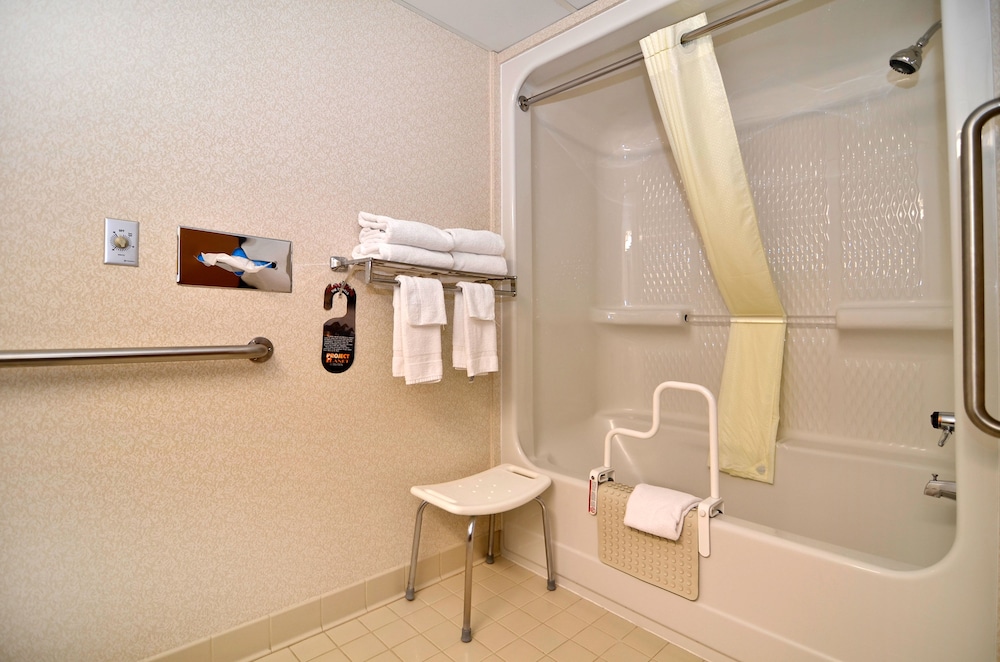 Comfort Inn at Thousand Hills 18/39