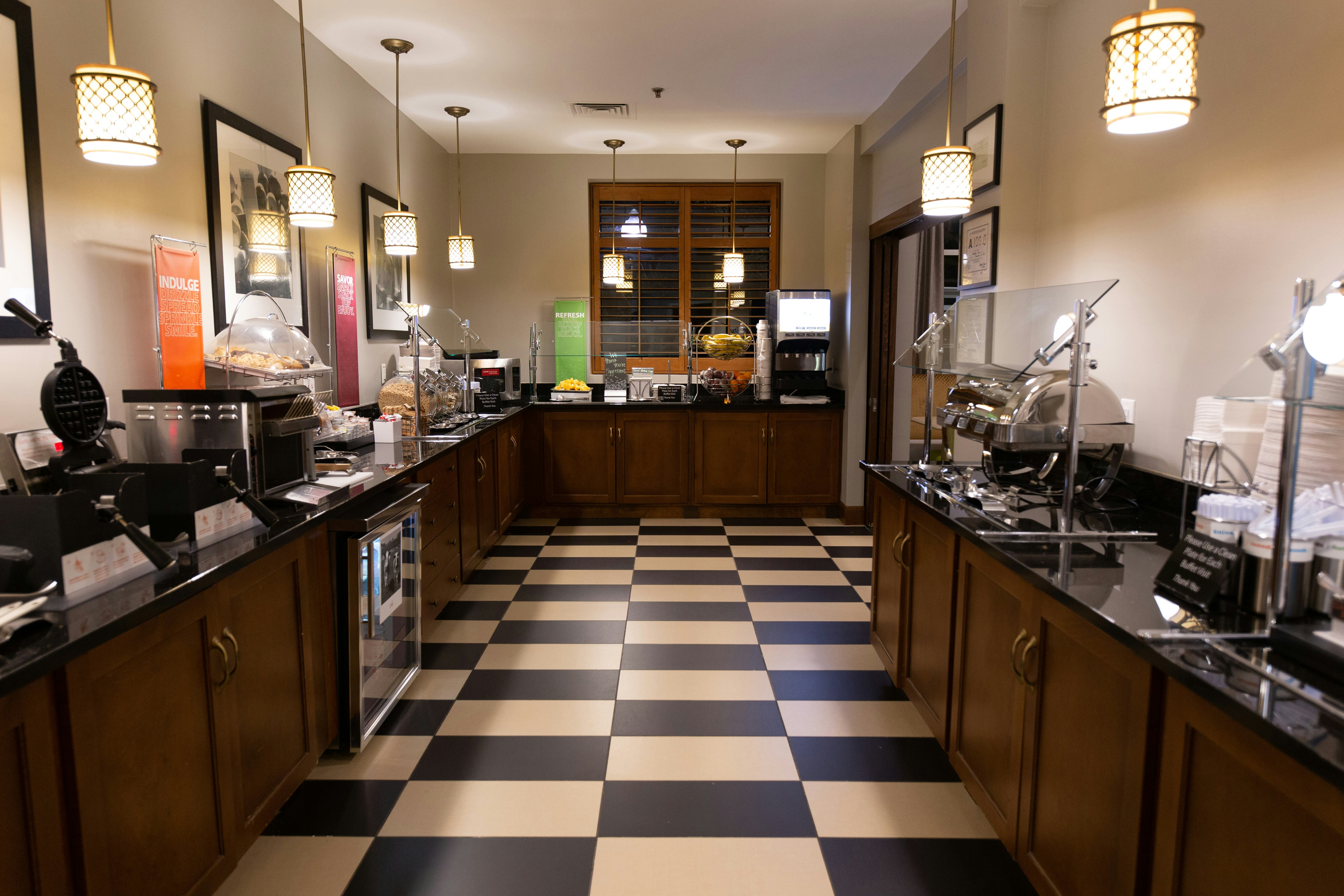 Hampton Inn & Suites Raleigh Cary Lenovo Center 8/52