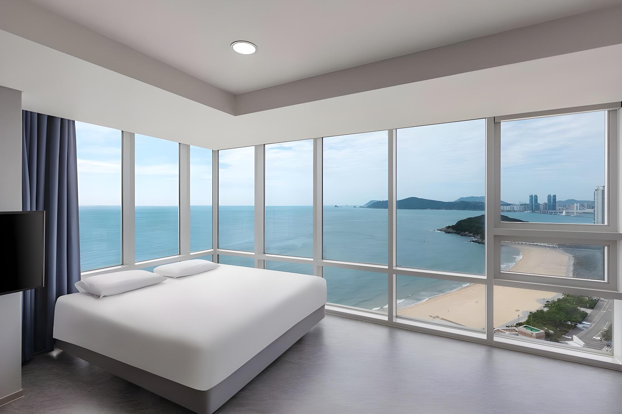 Suite, Ocean View, Pool Access, Corner