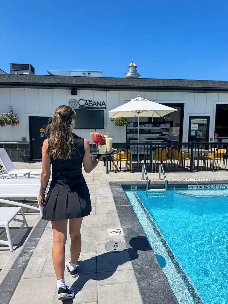 Colonial Hotel & Suites 40/42