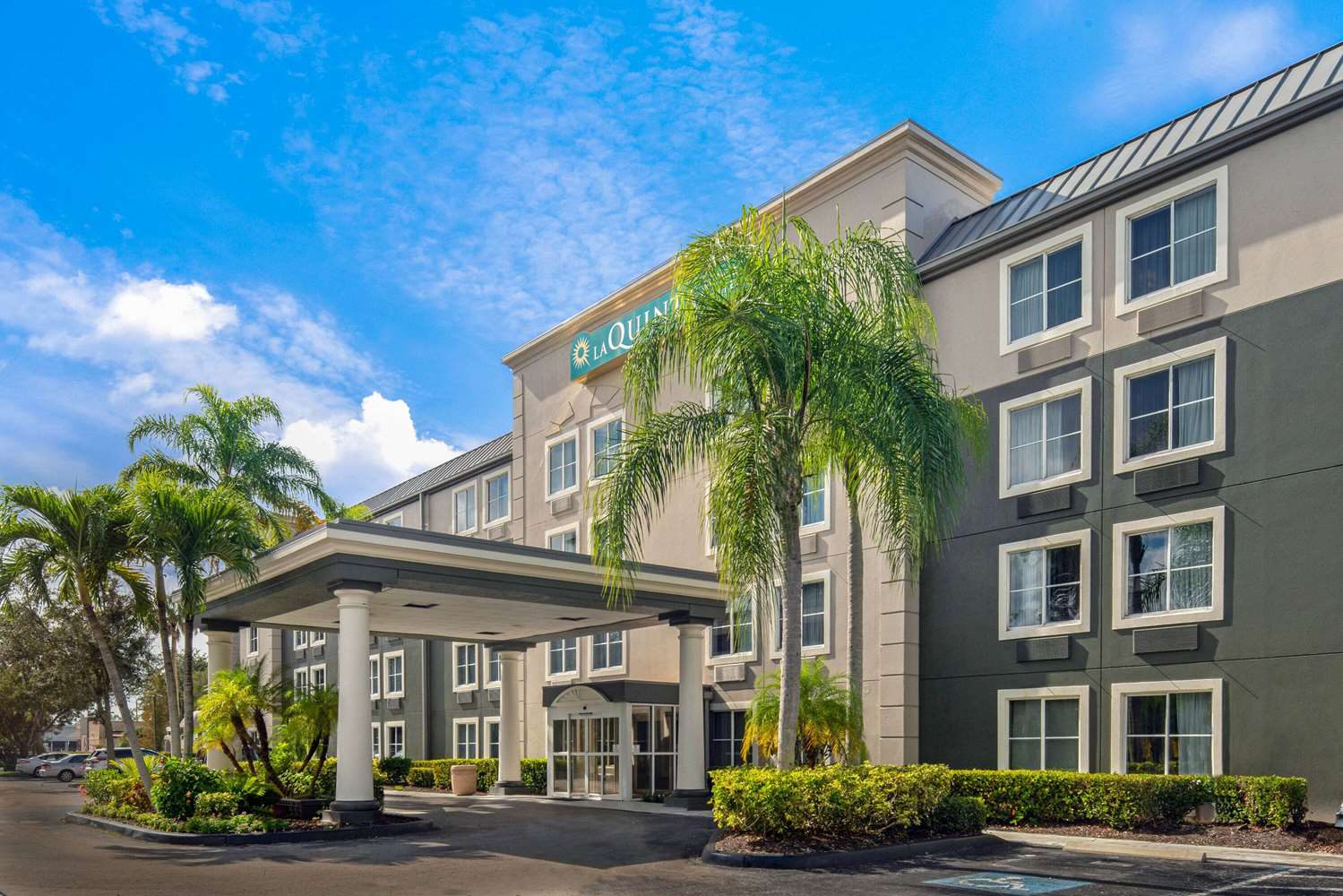 La Quinta Inn & Suites by Wyndham Naples East I-75 39/45