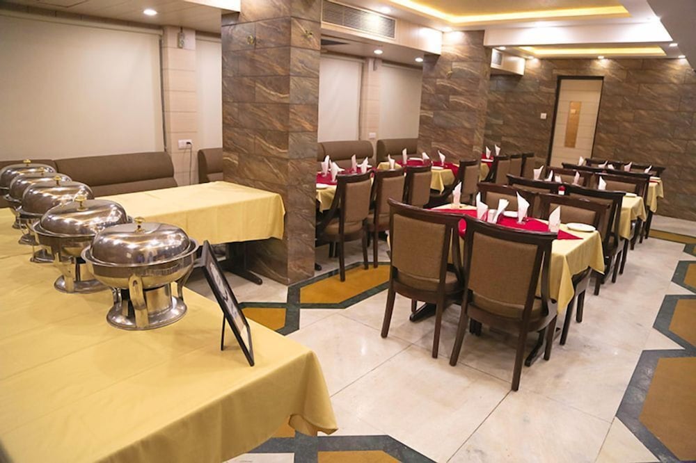 Oyo 2351 Hotel Golden Plaza 23/24