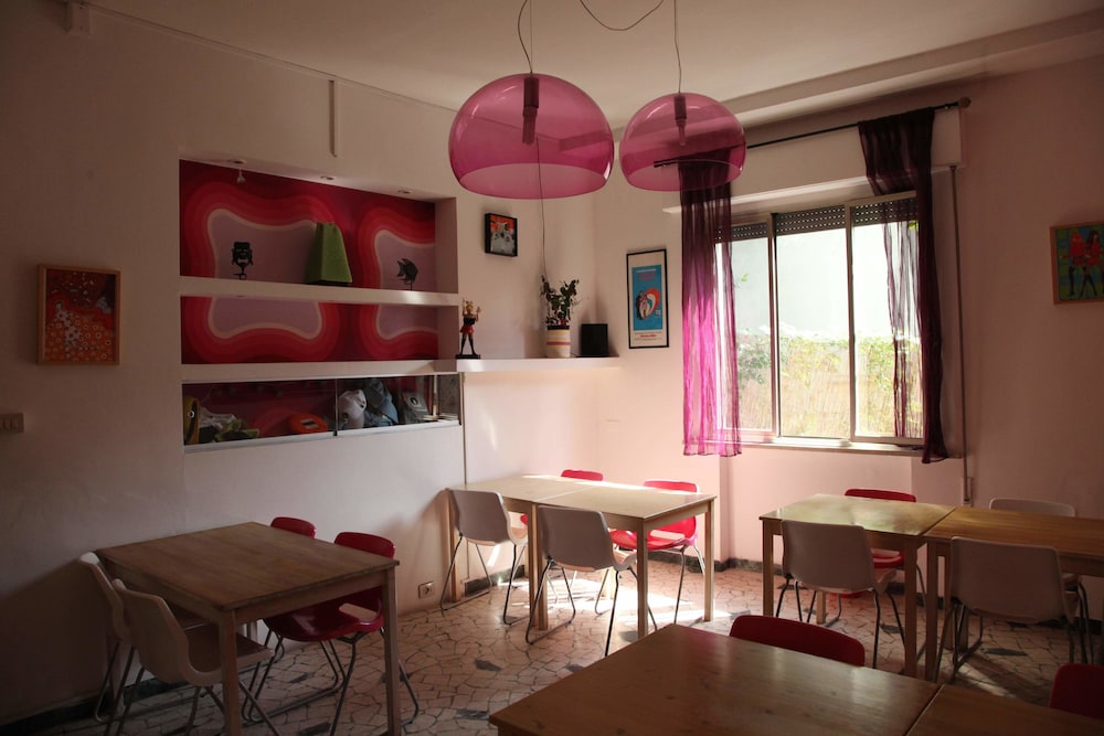 Sunflower City Backpacker & Student Hostel 29/48