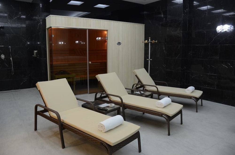 Golden Palace Batumi Hotel & Casino 25/50
