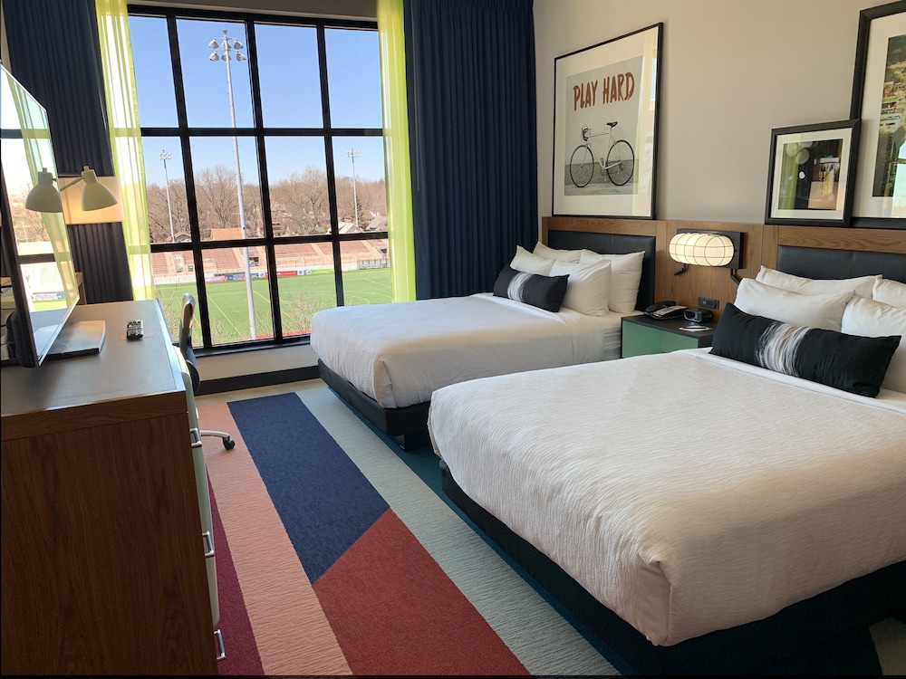Suite, King Bed, Accessible