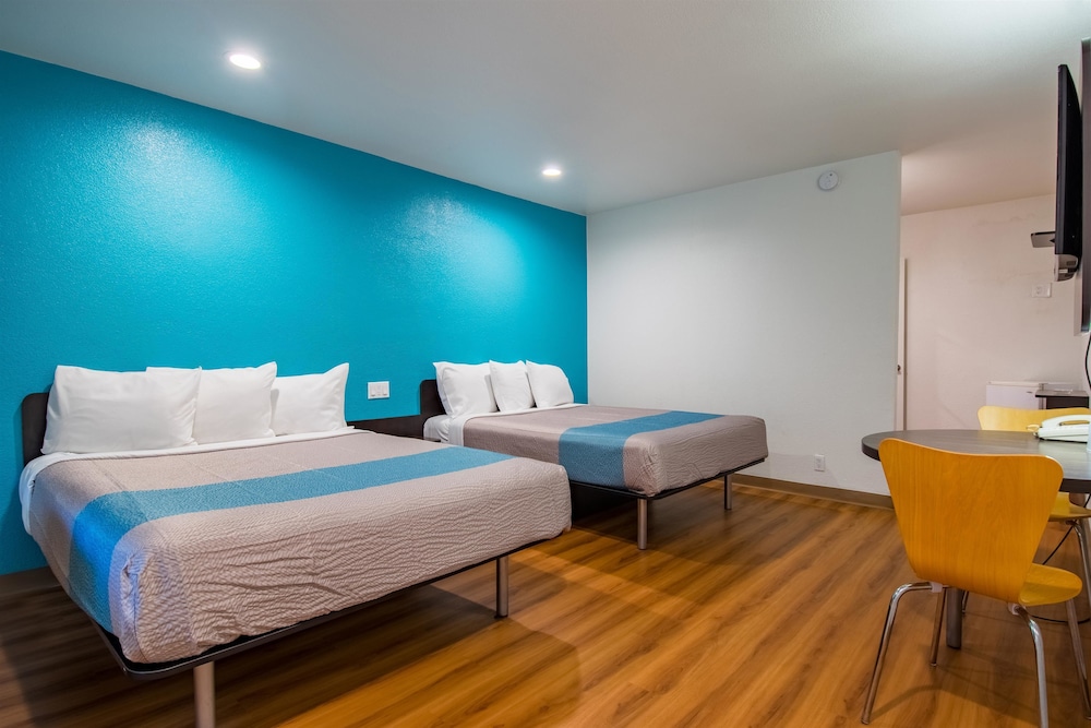 Motel6 San Bernardino, CA - Downtown 33/56