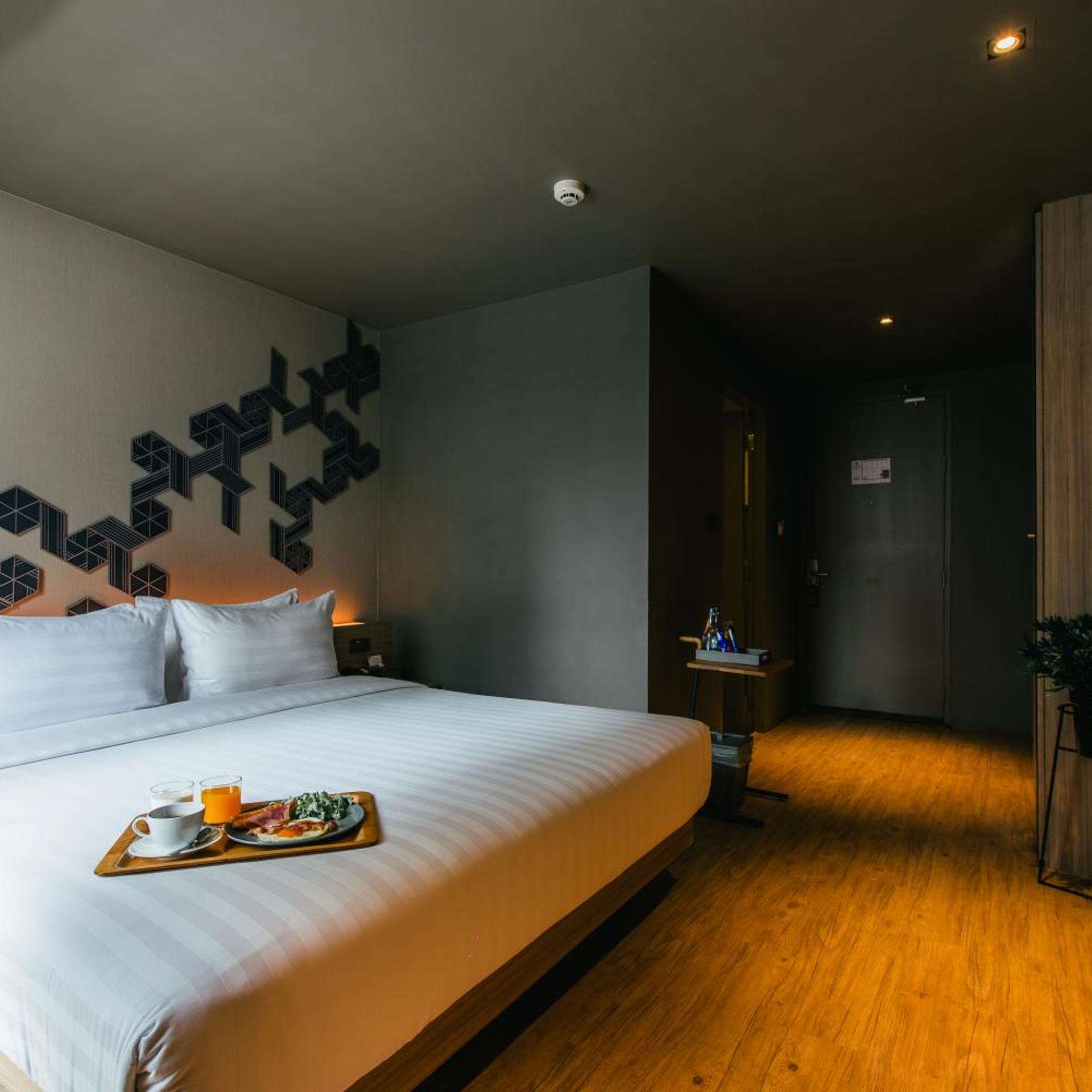 SUPERIOR, KING BED