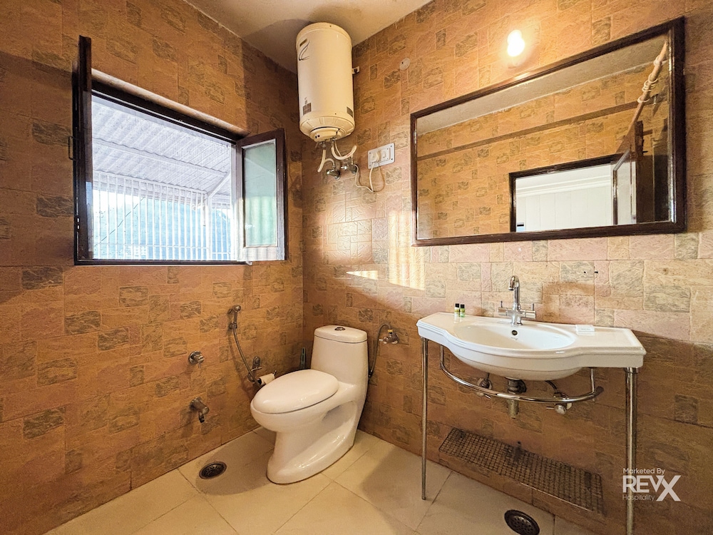 HOTEL SUNNY COT 54/55