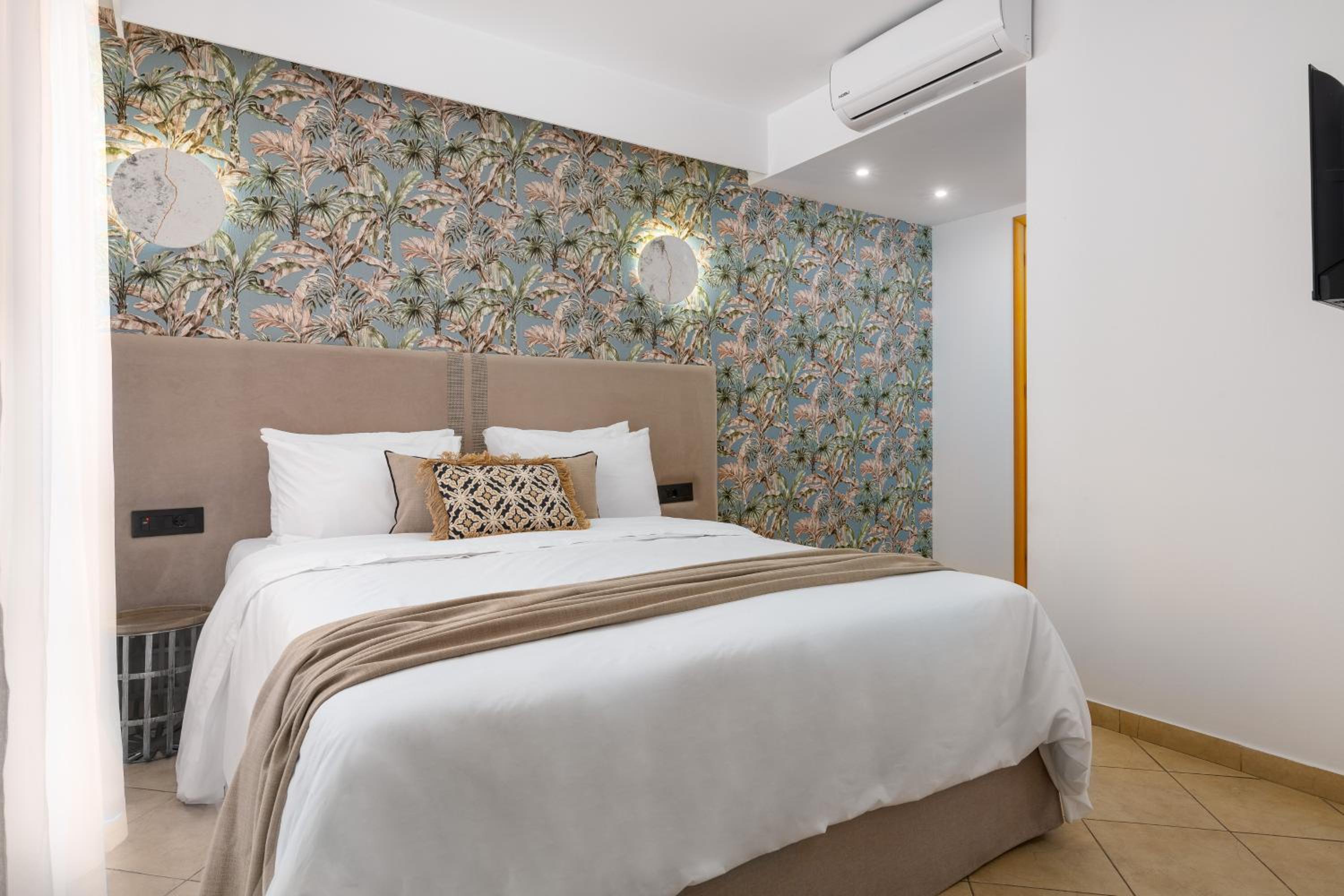 Diana Art Boutique Hotel 24/55