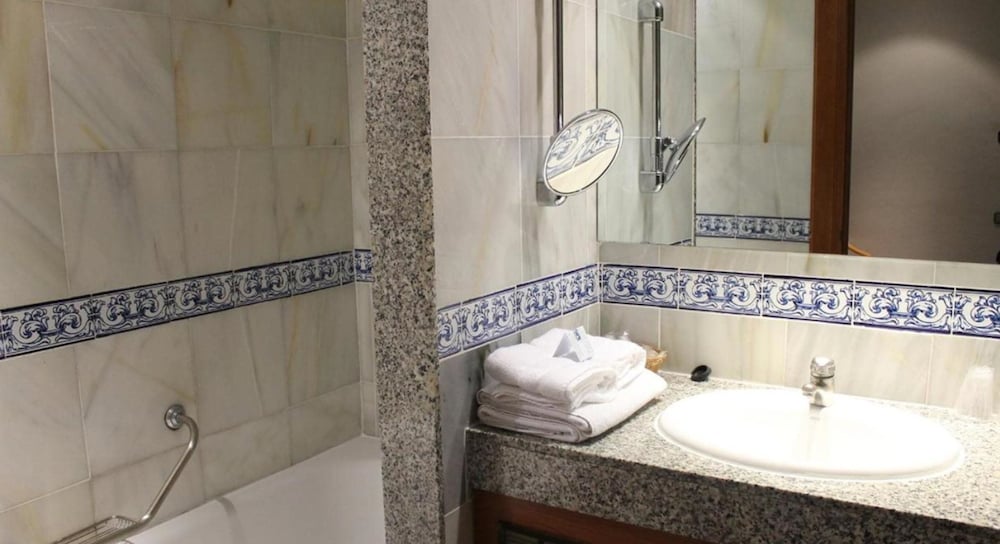 Ramblas Hotel 12/75