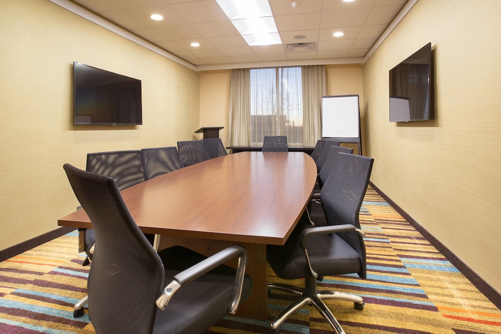 Fairfield Inn Suites Burlington 39/44