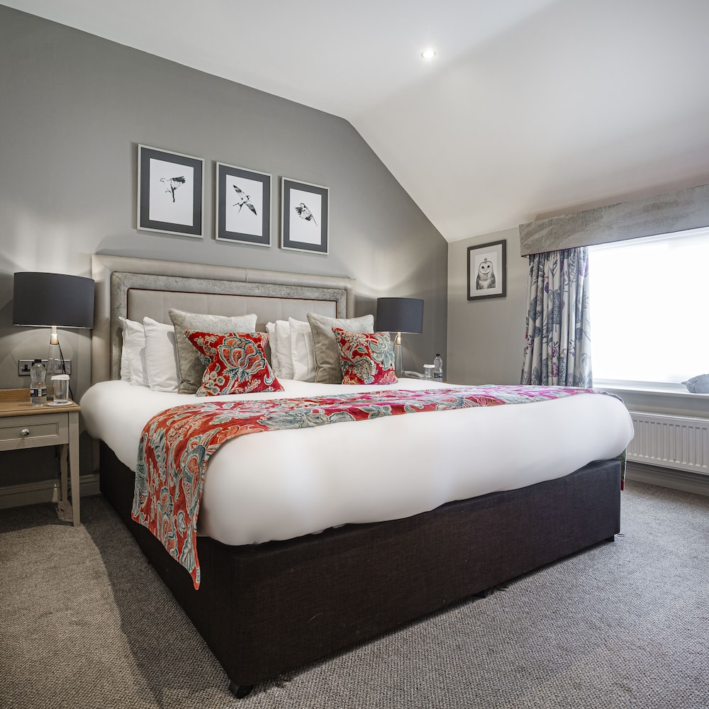 The Feathers Hotel 6/50