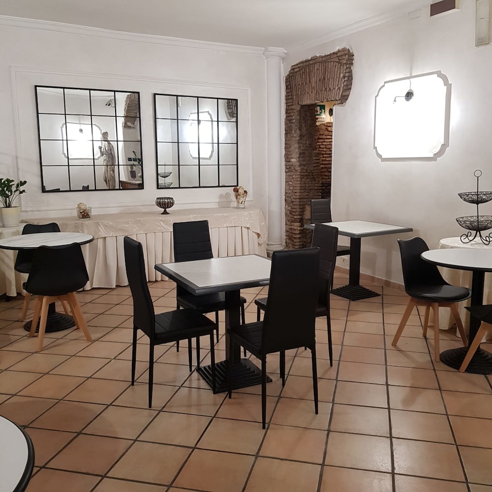Hotel Julia 51/66