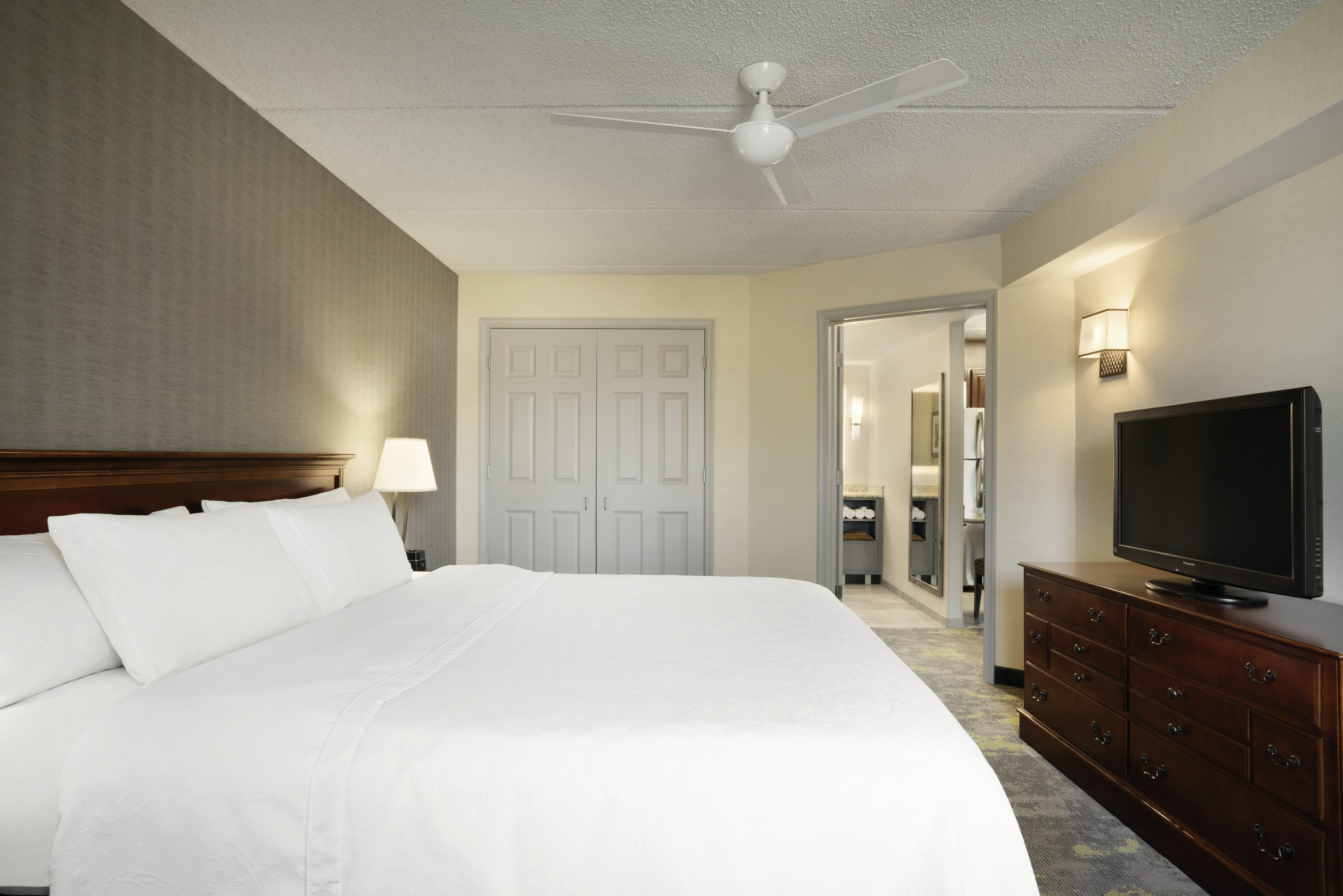 1 BEDROOM, SUITE, KING BED