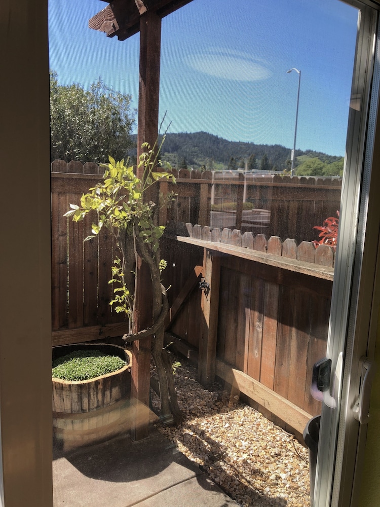 Cloverdale Wine Country Inn and Suites 44/47