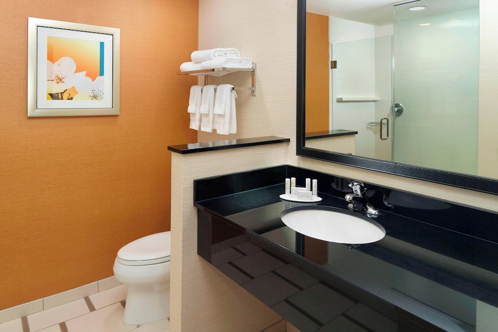 Fairfield Inn Suites Fayetteville North 50/50