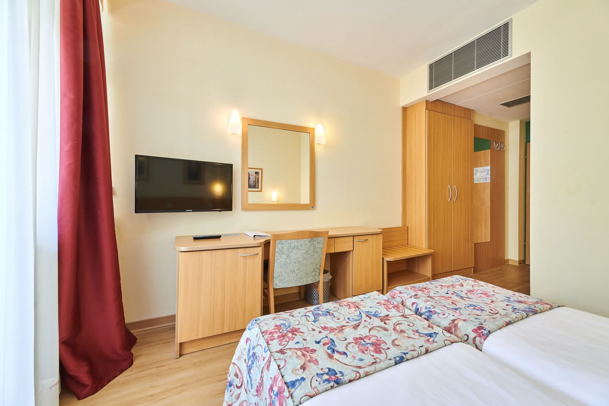 Economy, French Bed, Balcony, Park Side