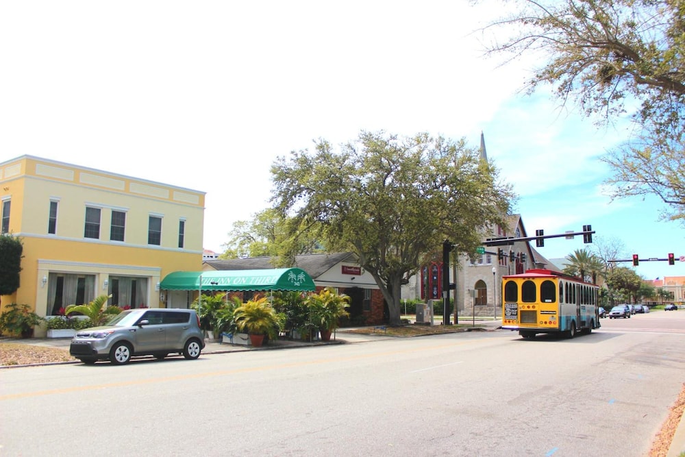 The Inn on Third 57/59
