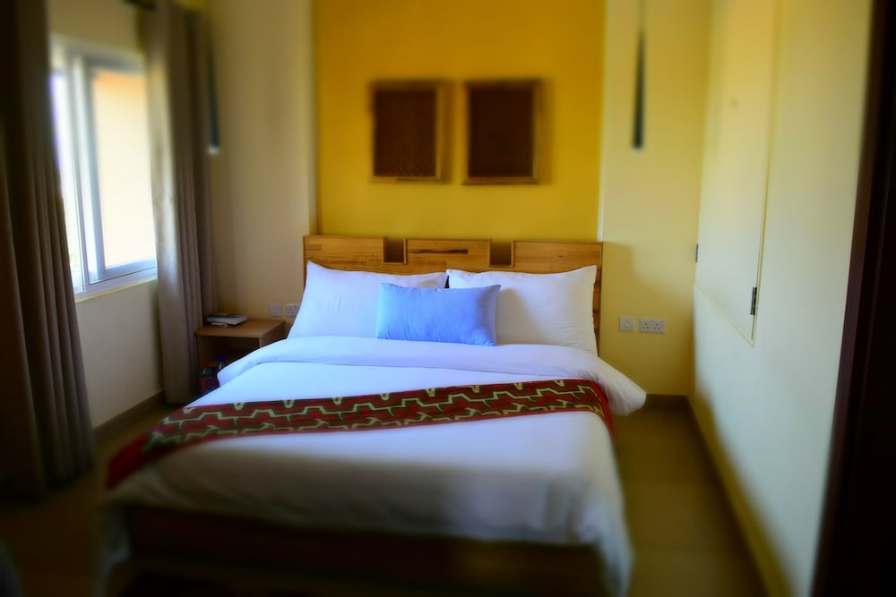 Roots Hotel Apartment 13/57