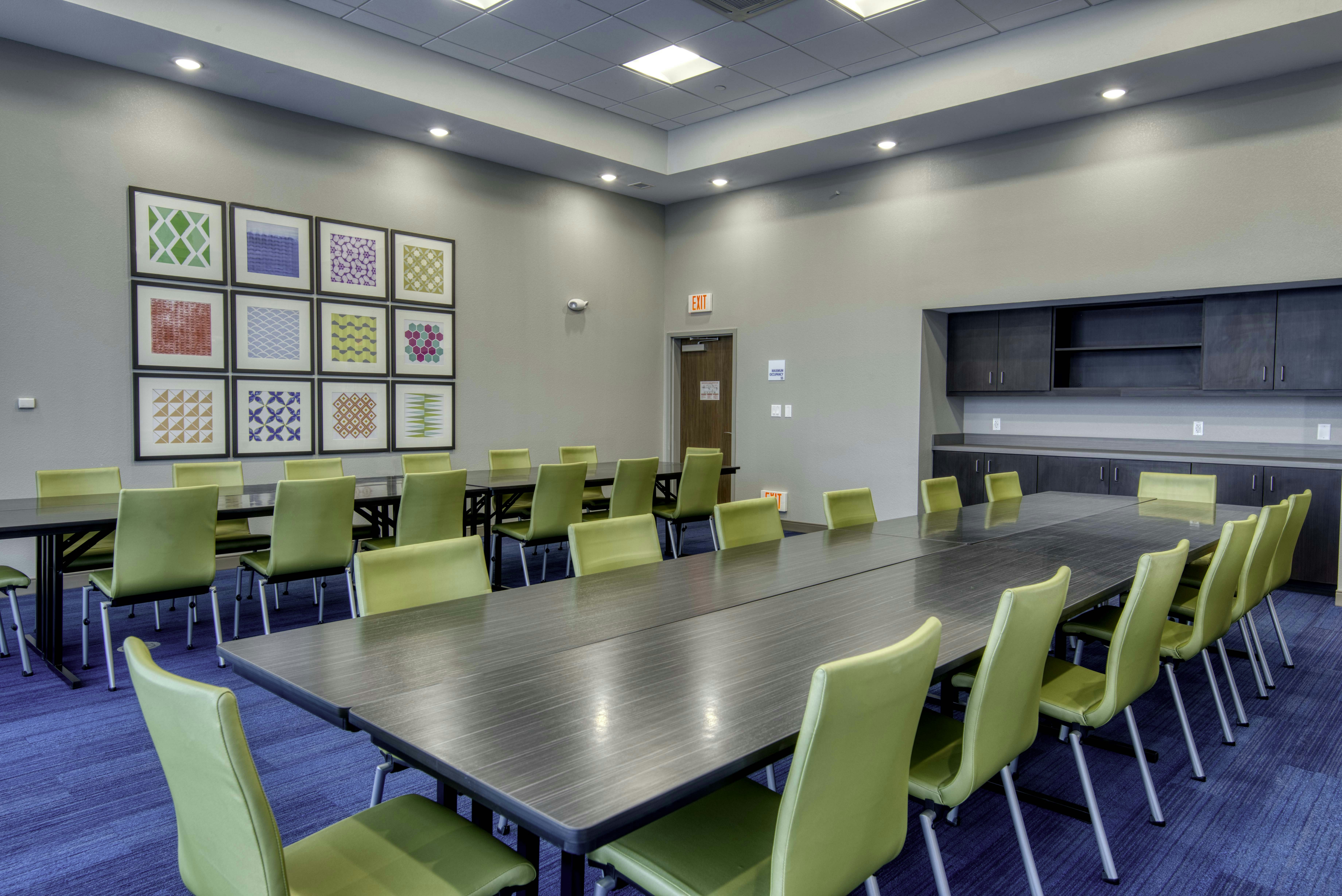 Holiday Inn Express and Suites Omaha Downtown Old Market 47/52