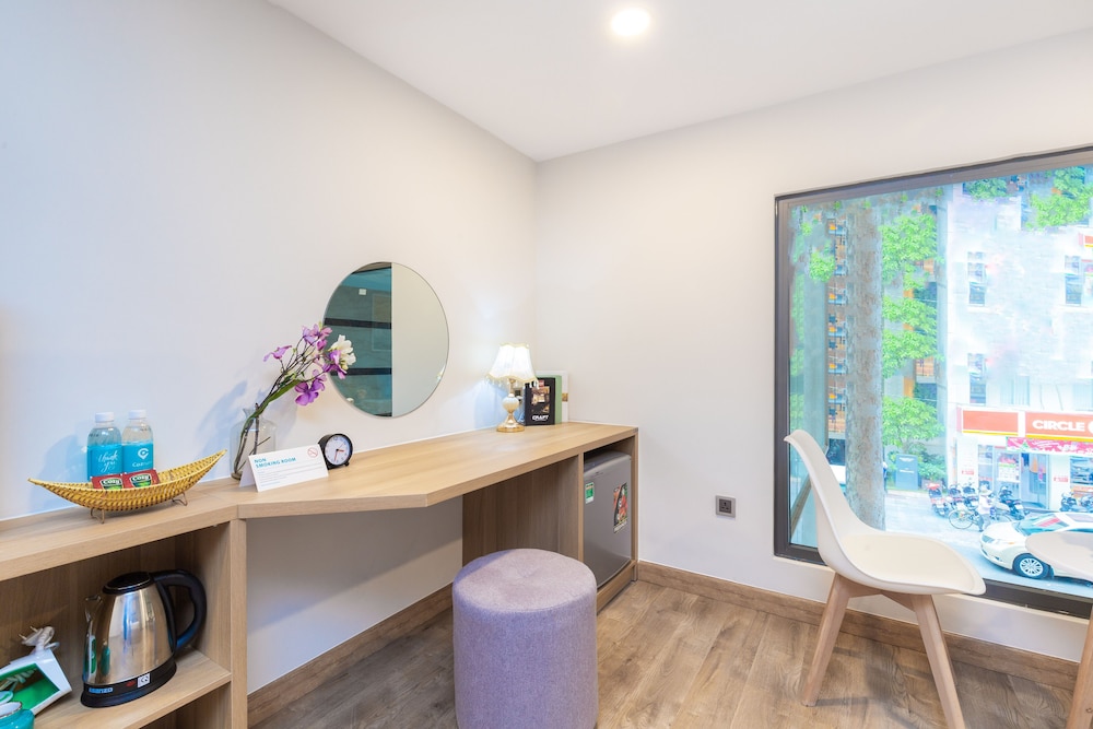SAZI Resin Hotel - Free Nails/HairWash 49/50