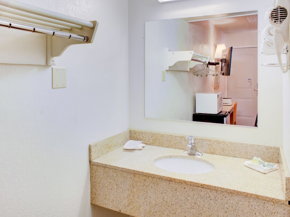 Travelodge by Wyndham Miles City 18/60