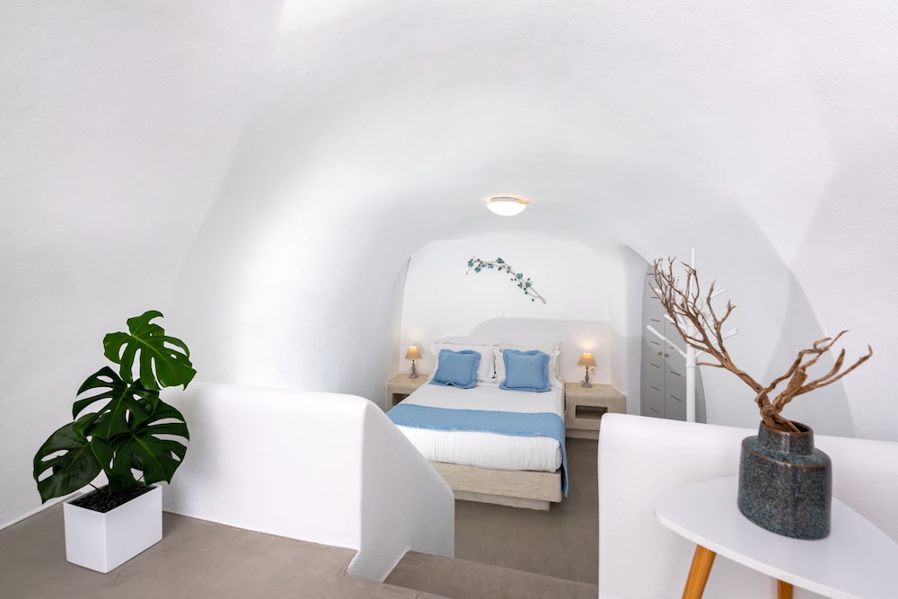 Santorini Caves 5/50