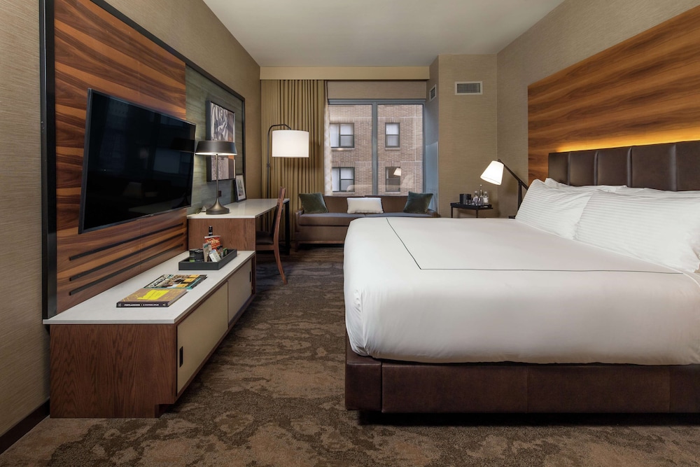 The Porter Portland Curio Collection By Hilton 14/67
