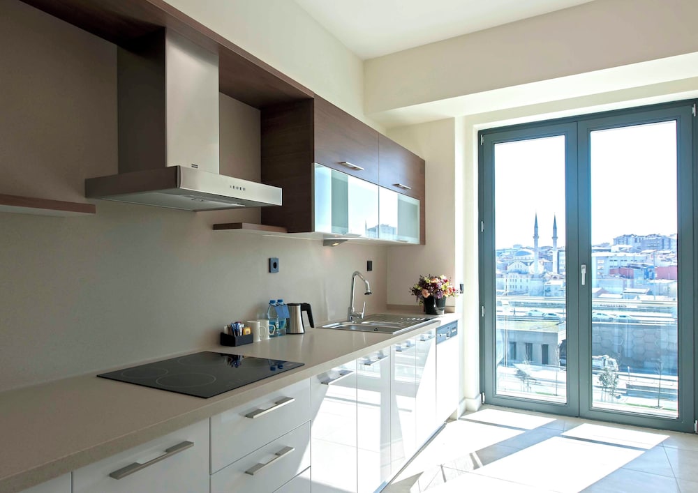 The Superior Living Batisehir 7/55