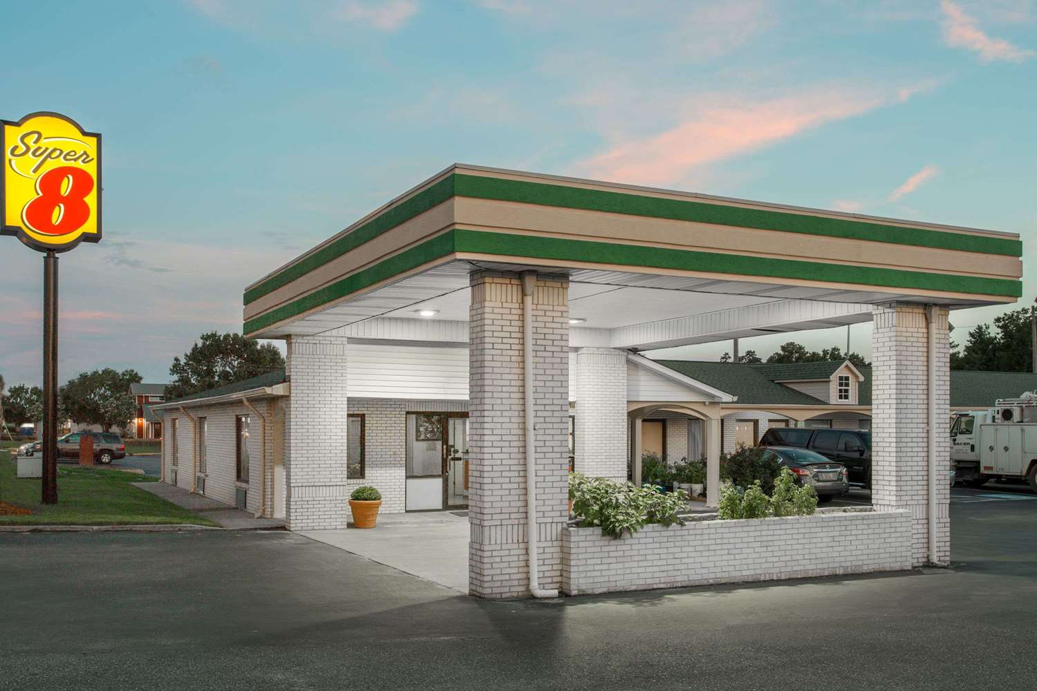 Super 8 By Wyndham Sumter 4/15