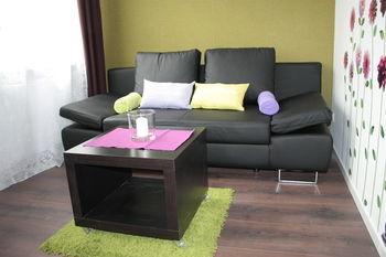 GoVienna Small Modern Apartment 9/22