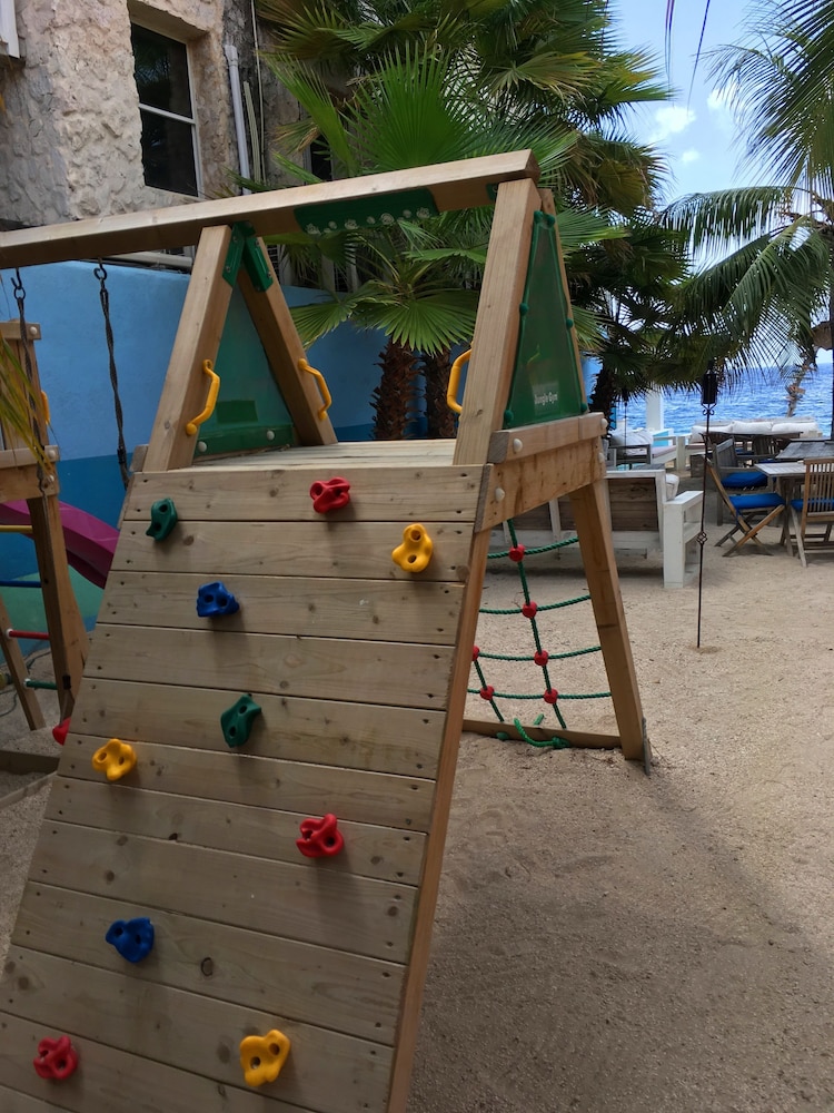 Scuba Lodge & Ocean Suites 68/76
