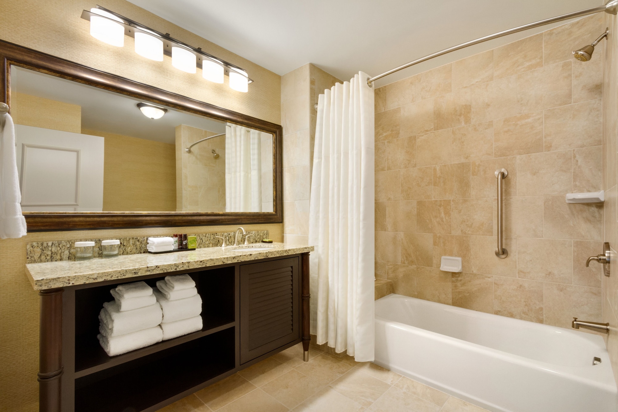 جناح بسرير كينج بغرفتي نوم، Embassy Suites by Hilton Savannah Historic District 7/7