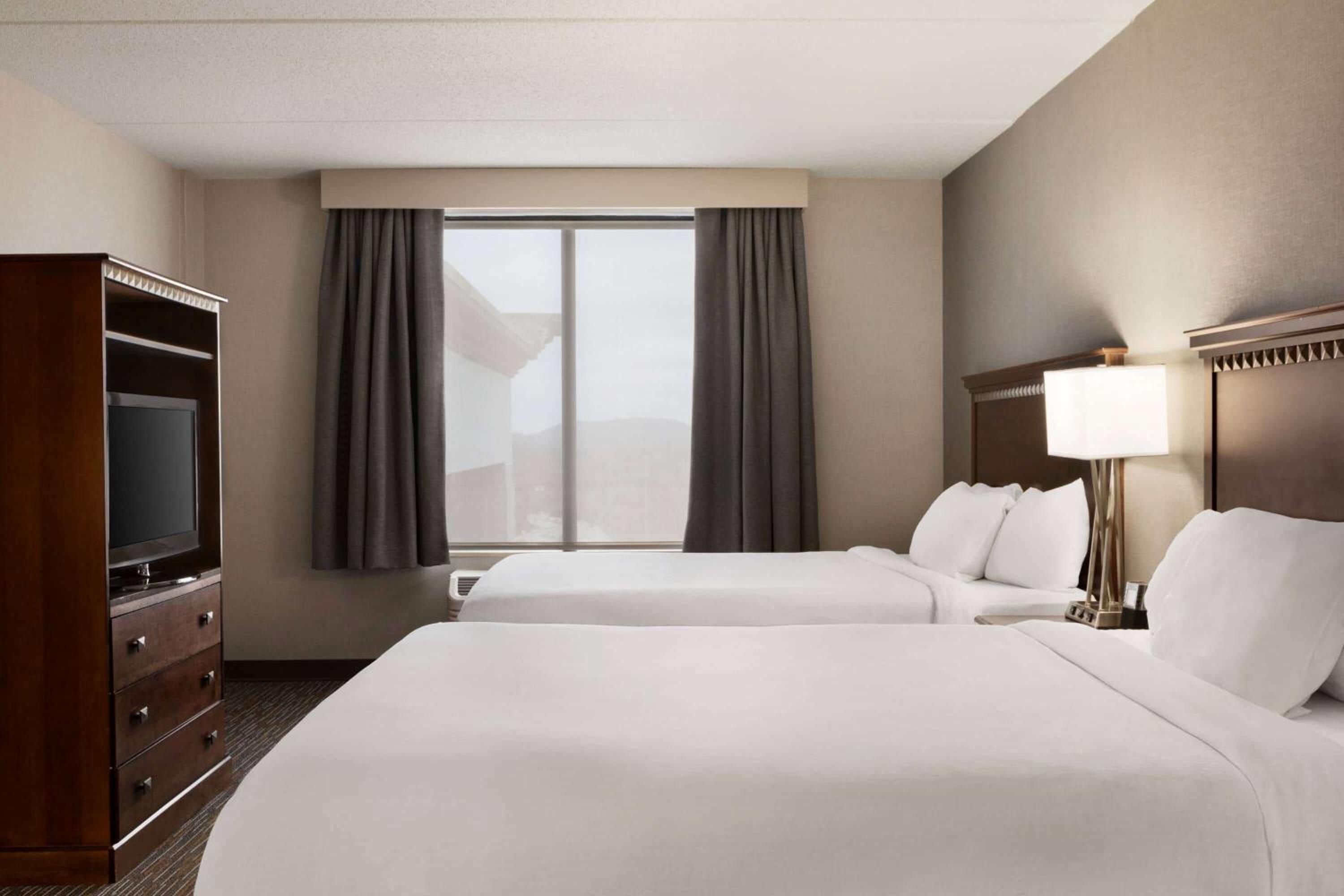 Room, 2 Queen Beds, Bathtub, Accessible