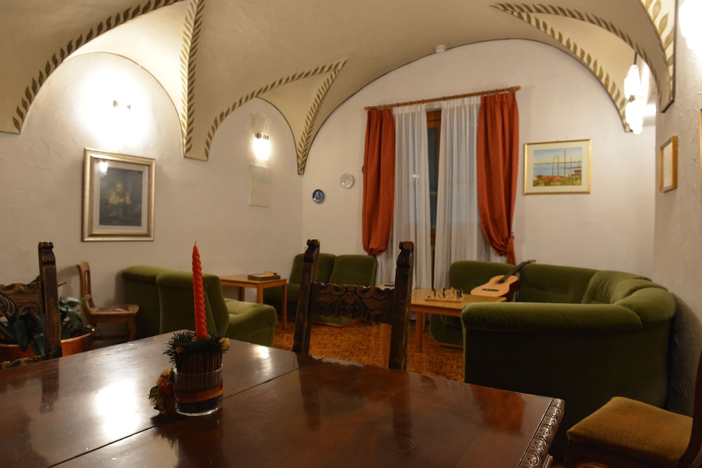 Gufo Hotel Sat Arr Dep Only 26/47