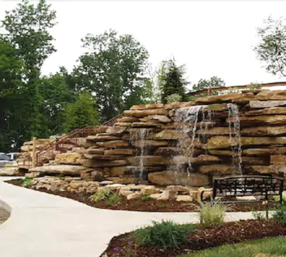 Big Splash Adventure Indoor Water Park Resort 27/28