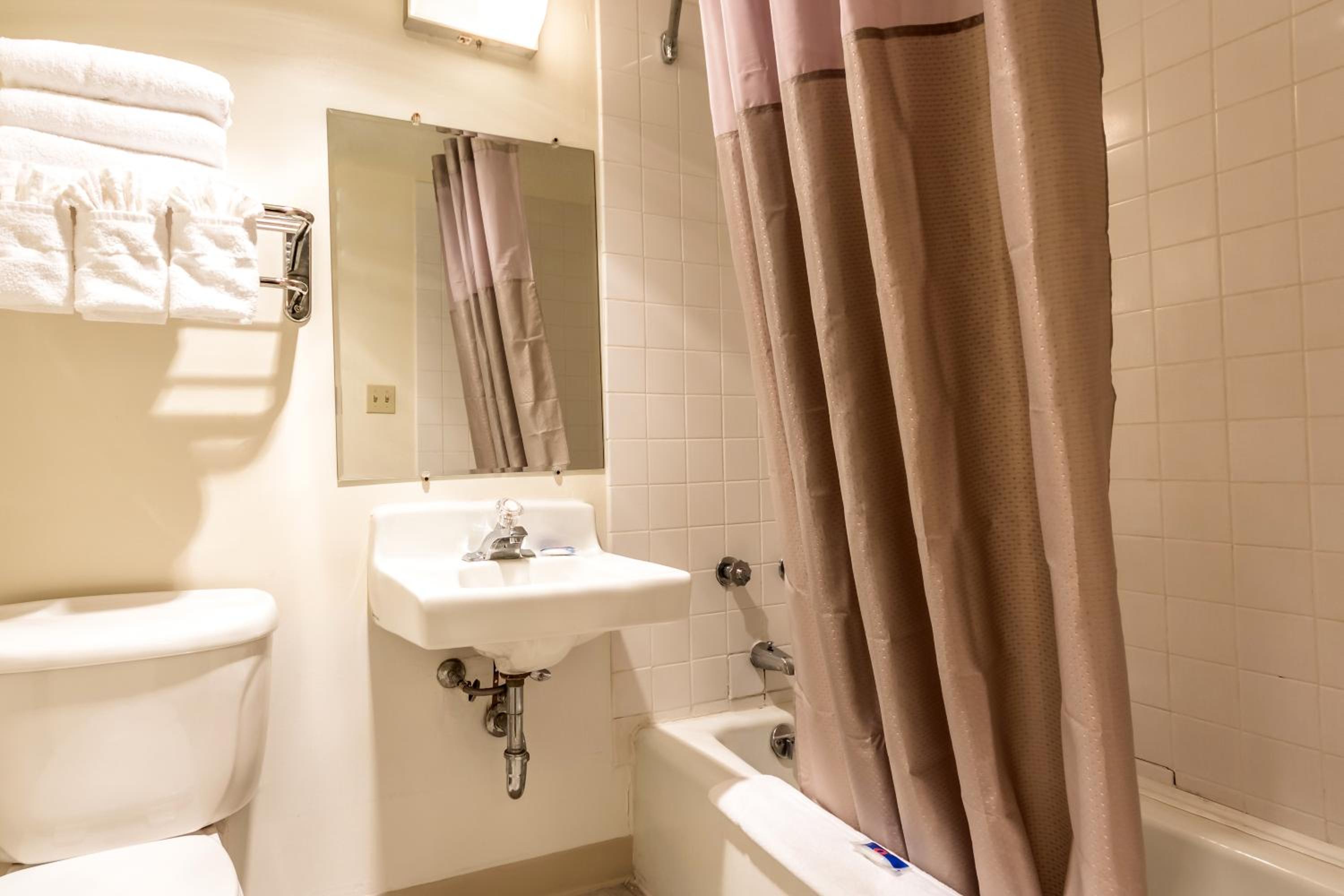 غرفة بسرير كوين لغير المدخنين، Motel6 Butte, MT - Historic City Center 9/10
