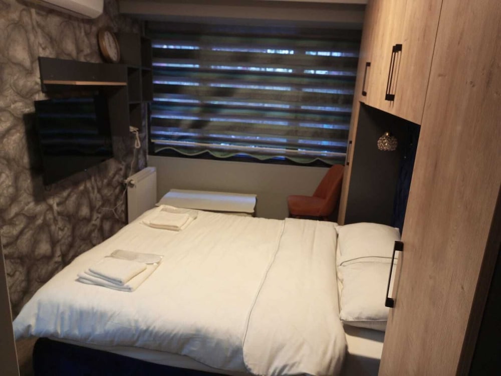 Middle Village Suite Hotel 4/39
