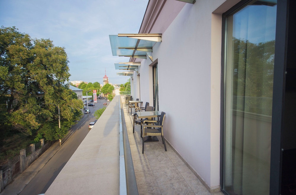 Marionn Hotel 110/118