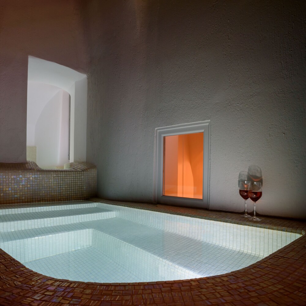 Nefeles Luxury Suites 26/49
