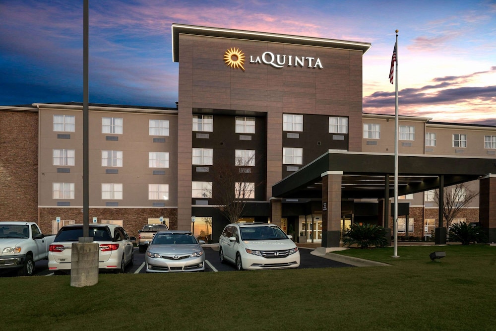 La Quinta Inn and Suites by Wyndham Montgomery 42/50