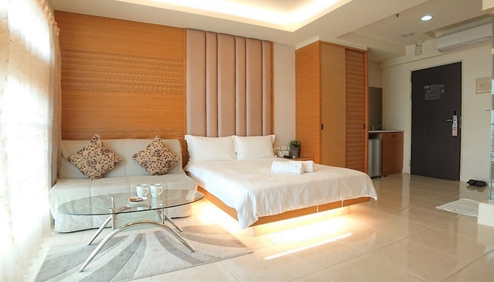 DELUXE, DOUBLE BED, CITY VIEW