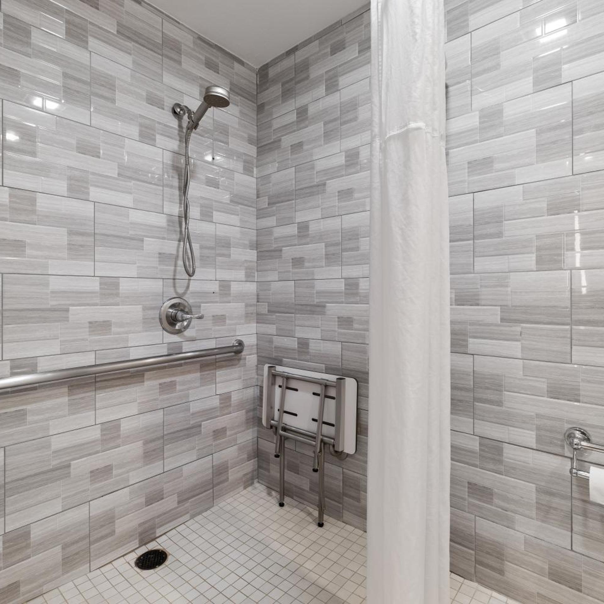 غرفة بسرير كوين لذوي الإعاقة، Hotel Skye San Bruno 8/9
